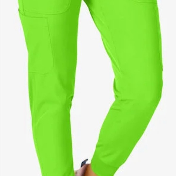 Vibrant Green Ava Therese Scrub Set - Picture 2 of 6